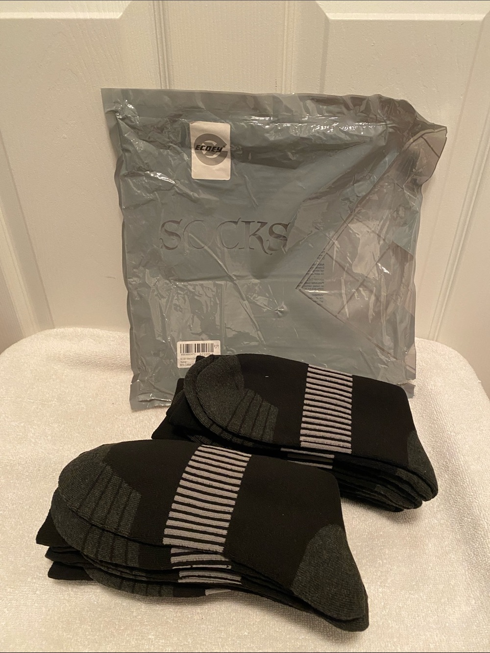 Ecoey 8 pack Black & Gray Men's Athletic Crew Socks …size (10-13)